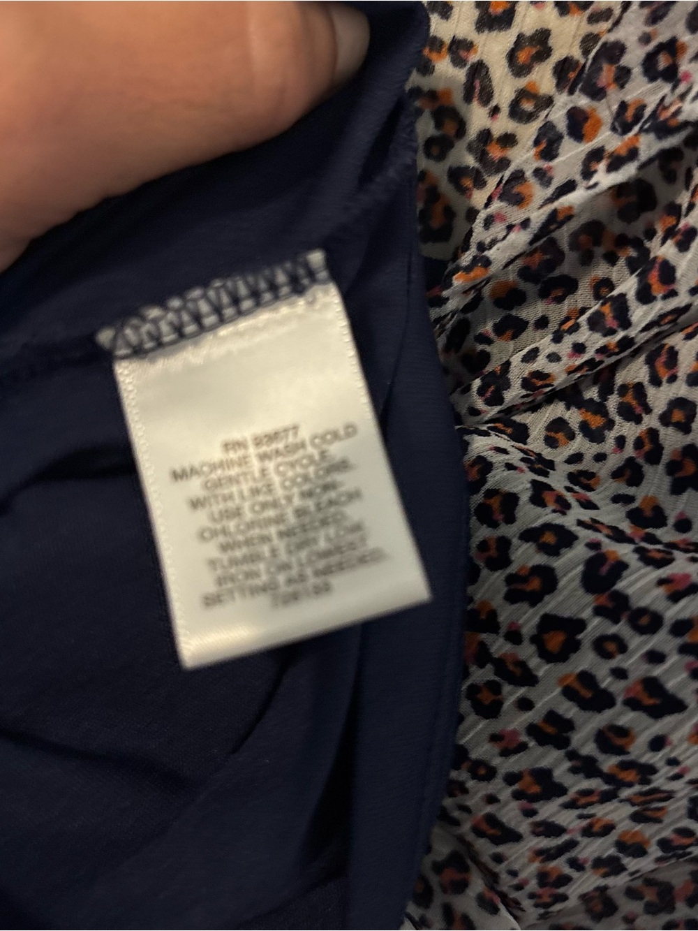 Liz Claiborne Womens Blue White Animal Print Short Sleeved Blouse Size XL - Picture 4 of 5